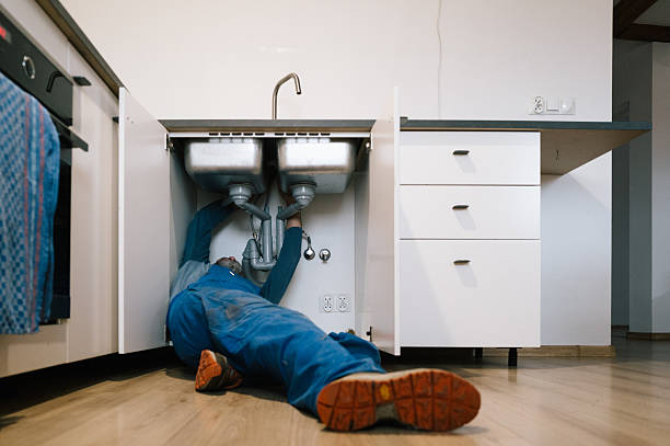 Professional Leak Detection technician working in Greenacres, WA